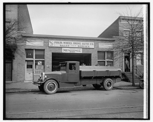 Four Wheel Drive Auto Co. oil truck