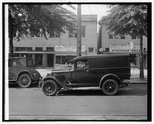 Semmes Motor Co., [Washington, D.C.]; Turville car
