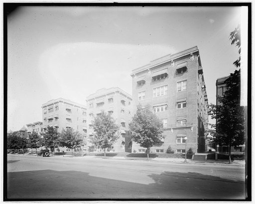 Chateau Courts