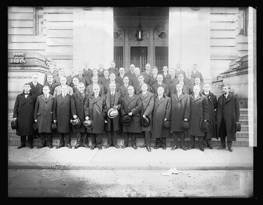 Citizens Assn. group Dist. Bldg.