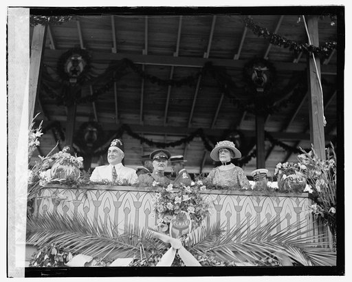 Shriners Parade, Washington, D.C.] President receiving parade, 6/5/23