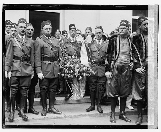 Shriners group at White House, Washington, D.C.] Kismet Temple, Brooklyn