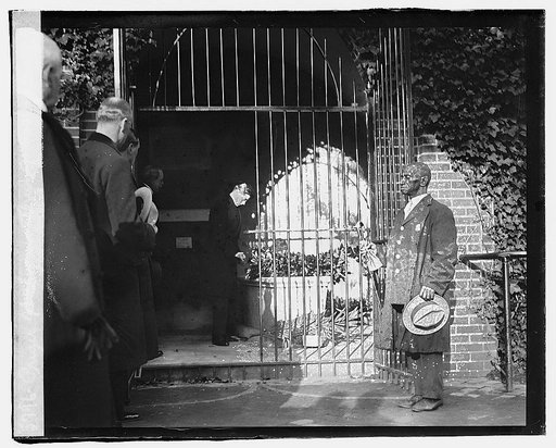Prince of Wales in tomb of Washington