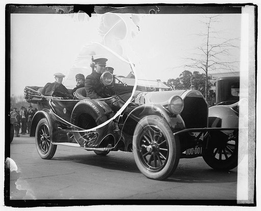 Pres. & Mrs. Wilson in auto