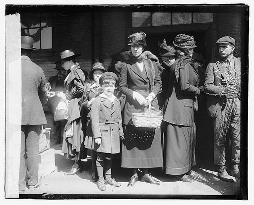 Mrs. Houston & children in market