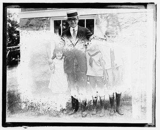 C.B. Huntress, children Marion, Douglas, & Jack