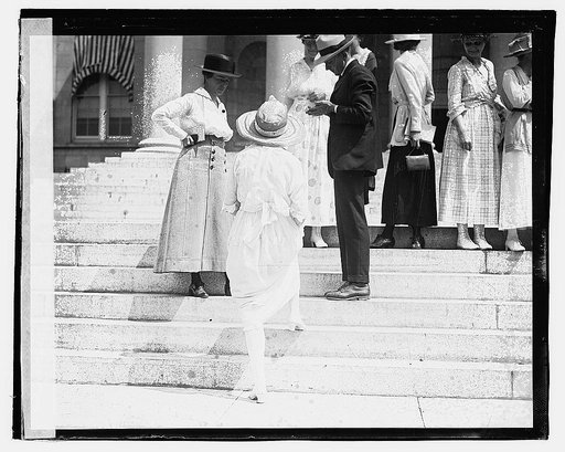 Suffragettes at court house injunction precedings, July 13/20