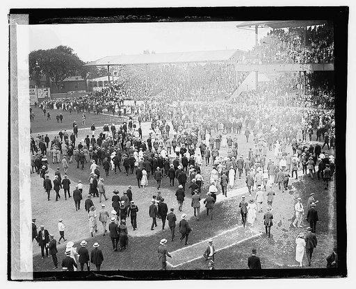 Crowds, Wash. ball park