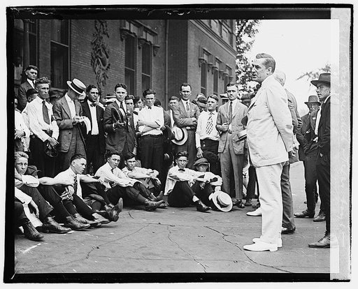 Secty. Meredith and Texas boys