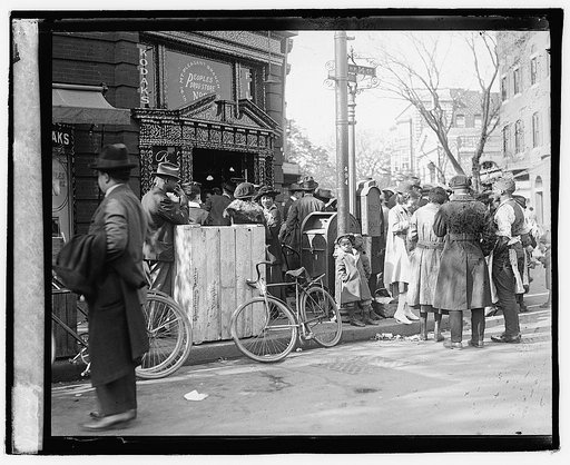 Peoples Drug Store crowds, 14th and [...