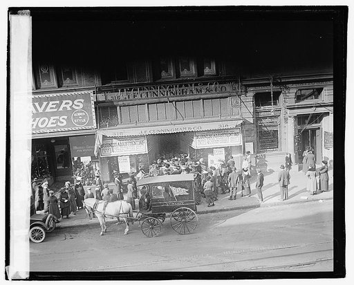 J.E. Cunningham, crowds