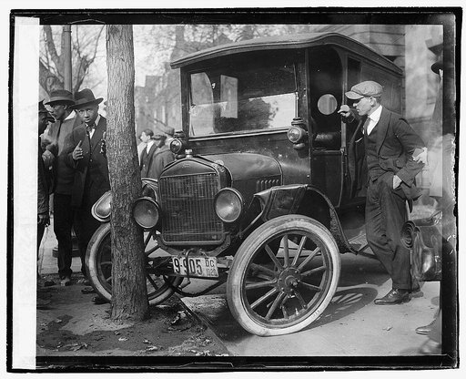 Autowreck, 6th and H, NW [Washington, D.C.