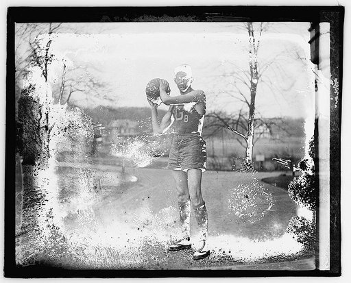 Harry Baynes, center