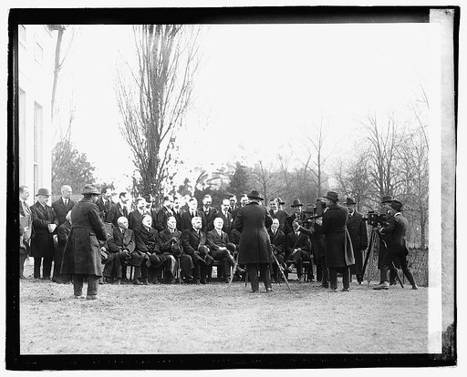 Group newspaper men at White House
