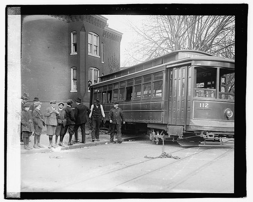 Street car wreck, 8th & F NE, [Washington, D.C.