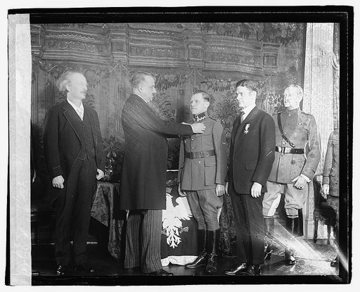 Prince Casimir Lubomirski, Polish envoy, presents the Virtuti Militari, Poland's highest military honor, to Capt. Harmon Rorison at the Polish Legation in Washington, D.Cr], 3/14/21