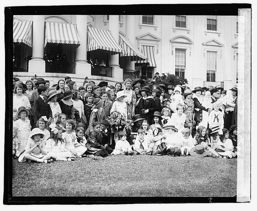 Mrs. Harding & children of D.A.R., 4/16/21