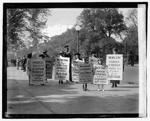 Irish pickets at White House