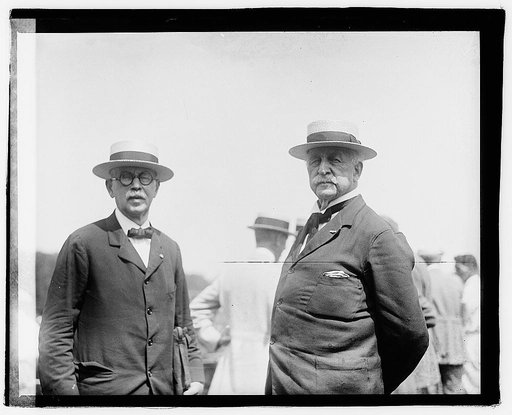 Gen'l Nelson A. Miles (right)