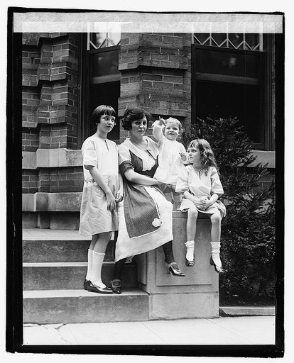 Mrs. Morris Sheppard & children, 8/11/21