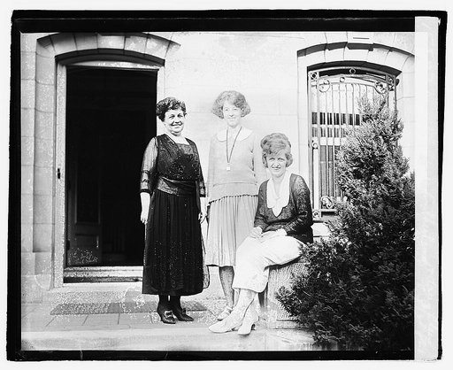 Mrs. Howard Sutherland & daughters, 8/26/21