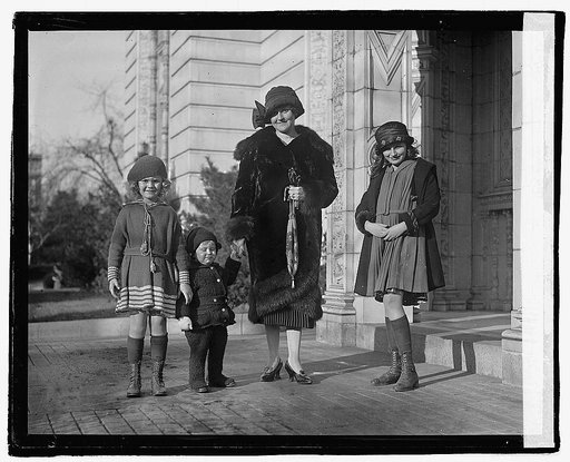 Mme. Edgar Prochnik & children