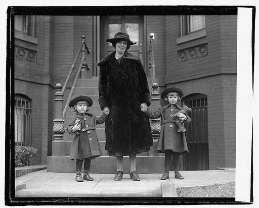 Mme. D.H. Andreae & children, 12/9/21