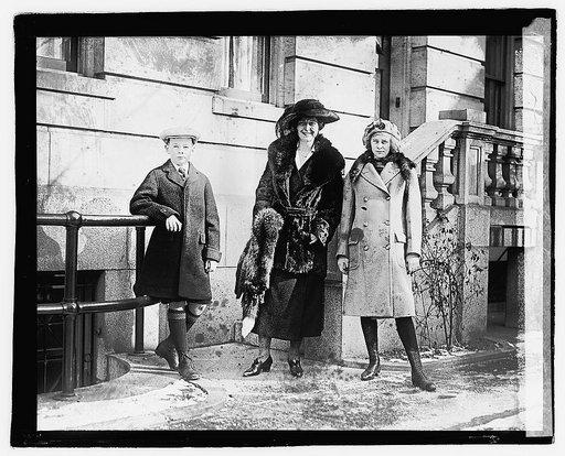 Mrs. Jos. S. Frelinghausen, Jos. Jr., & Emily, 1/14/22