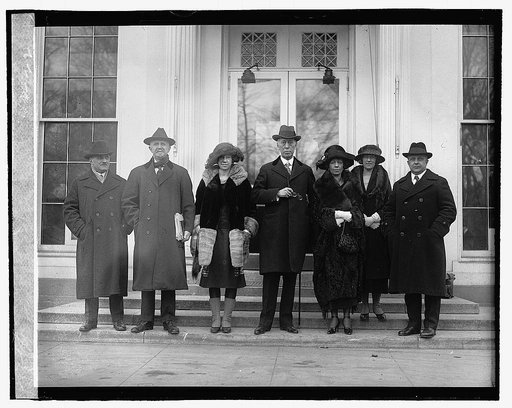 Group of unidentified men and women], 1/24/22