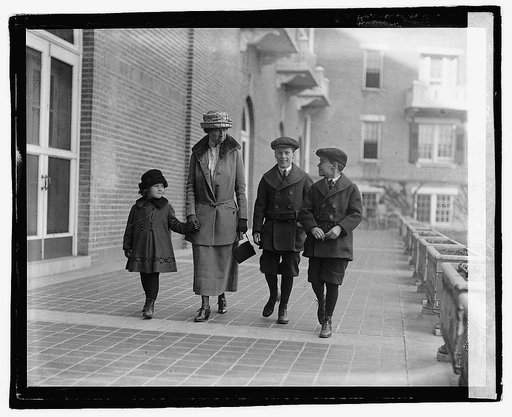 Mrs. Warren Irving Glover & children