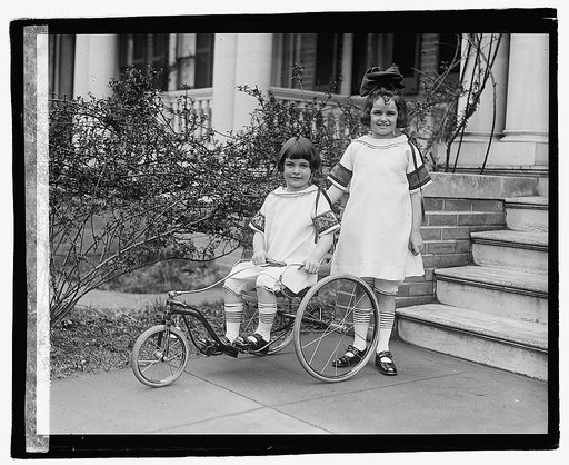 Eve & Dagmar Kuras, 4/8/22
