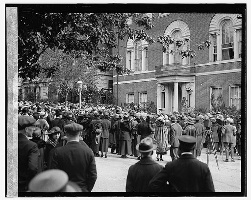 Crowd at Wilson's, 4/28/22