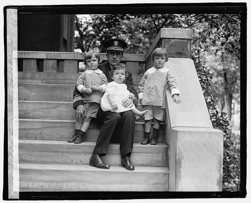 Adml. Grayson & children, 5/16/22