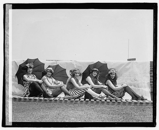 Lansburg bathing girls