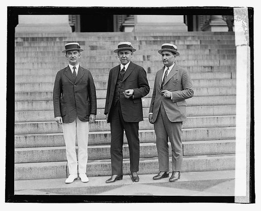 Adolfe de la Huerta with two unidentified men], 7/18/22