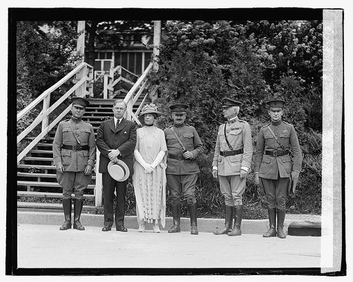 U.S. Military men, Mrs. Harding, and unidentified man], 7/26/22