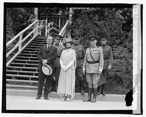 Mrs. Harding at Walter Reed, [7/26/22