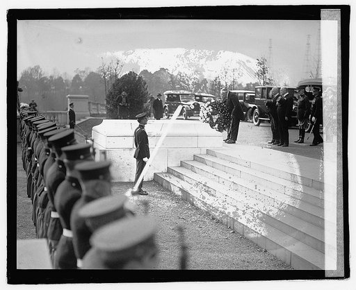 Harding at grave of unknown, 11/11/22