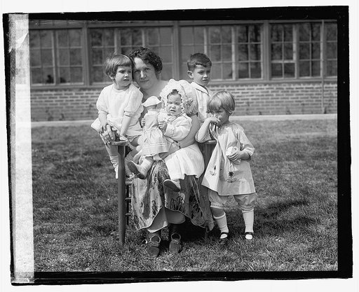 Mrs. Jas. J. Davis & children