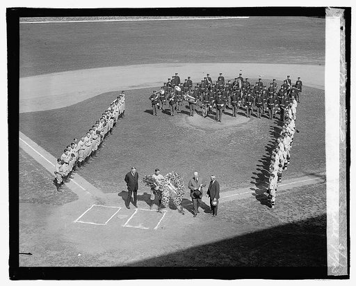 Everett Scott receiving medal, 5/2/23