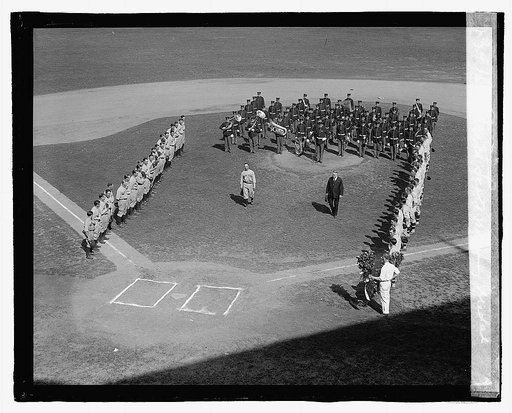 Everett Scott receiving medal, 5/2/23