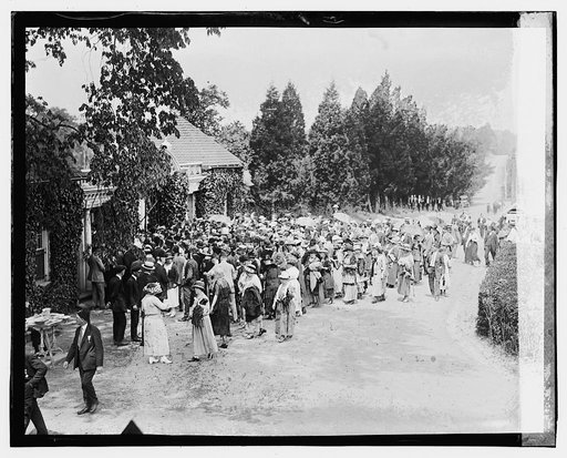 Crowds at Mt. Vernon
