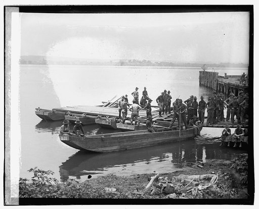 Marines bldg. pontoon bridges