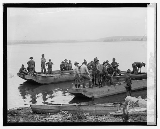 Marines bldg. pontoon bridges