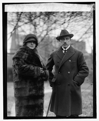 Madam Cazys Bizaus Kas, 12/13/23