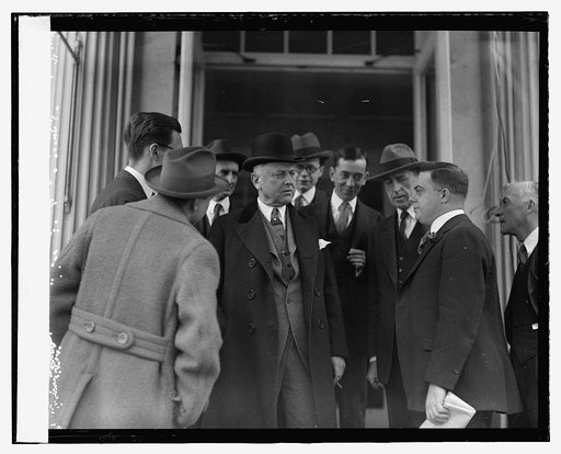 Daugherty & newspapermen, [2/26/24