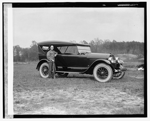Ford motor car, Lincoln at rifle range
