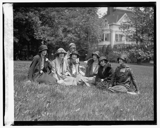 Debutantes group, Rajah's Garden, 5/22/24