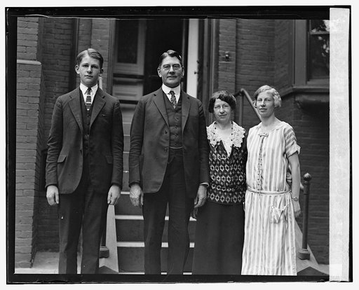 Sec. Wilbur with wife & 2 children, [6/3/24