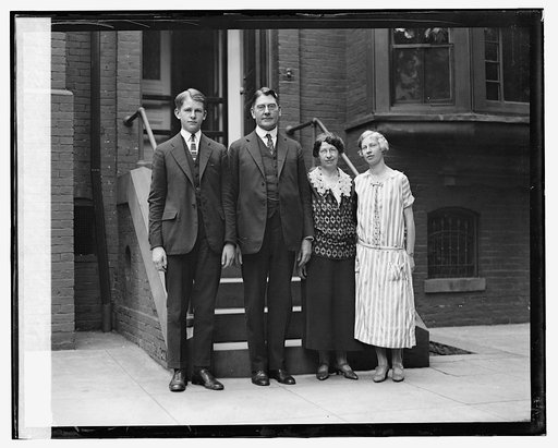 Secy. & Mrs. Wilbur & 2 children, [6/3/24